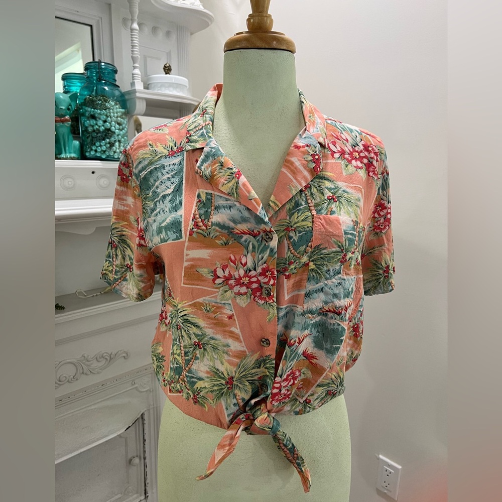 American Eagle Hawaiian Top